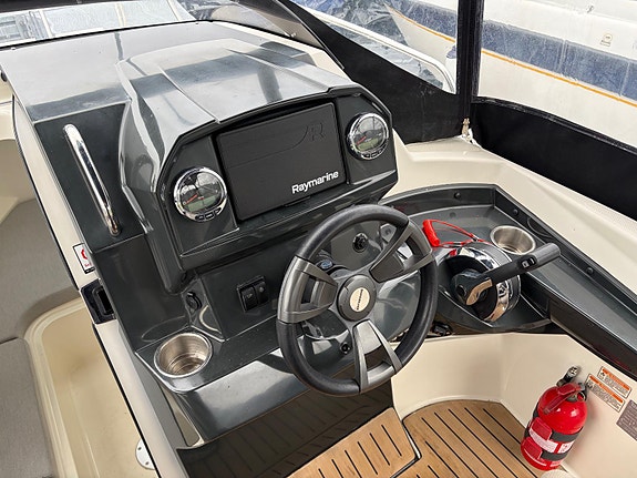 Quicksilver Activ 555 cabin Meget pen og velholdt. Kun 55 timer. Nybåtgaranti. 12 of 16