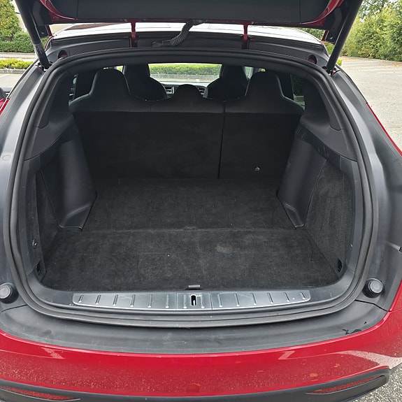 Tesla Model X 7 of 17