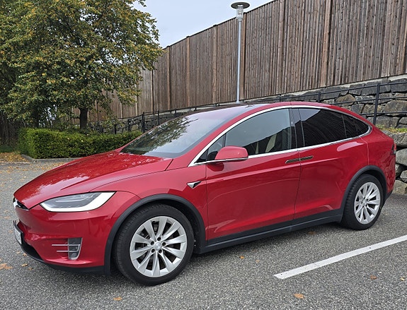 Tesla Model X 4 of 17