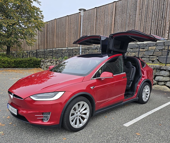 Tesla Model X 3 of 17