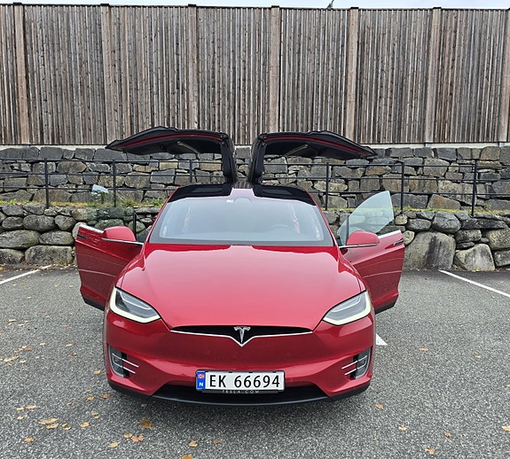 Tesla Model X 2 of 17