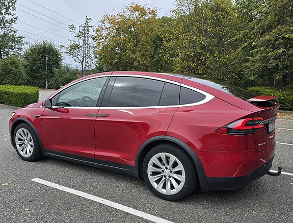 Tesla Model X 5 of 17