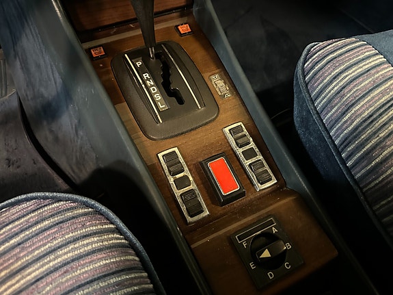 Mercedes-Benz 450 SEL 27 of 29
