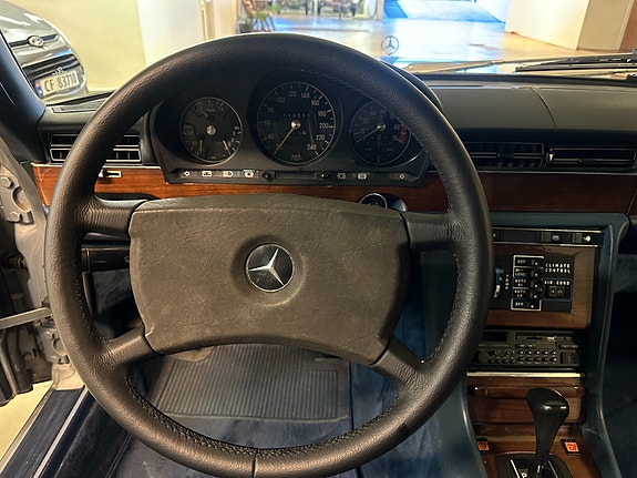 Mercedes-Benz 450 SEL 25 of 29