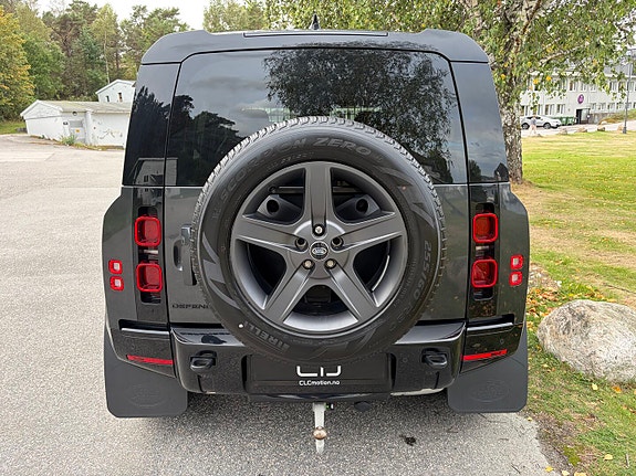 Land Rover Defender 110 7 of 30