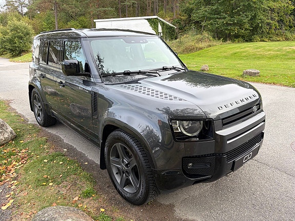 Land Rover Defender 110 10 of 30