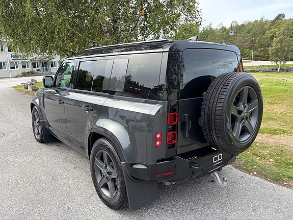 Land Rover Defender 110 5 of 30