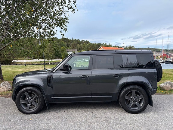 Land Rover Defender 110 4 of 30