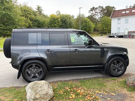 Land Rover Defender 110 9 of 30