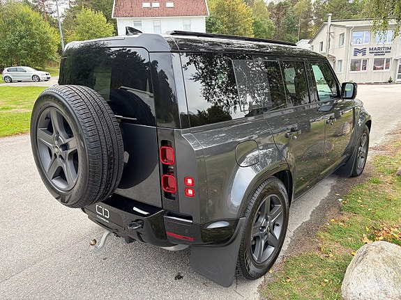 Land Rover Defender 110 8 of 30