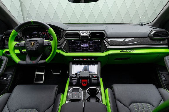 Lamborghini Urus 23 of 30