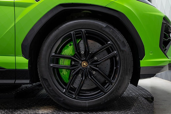 Lamborghini Urus 17 of 30