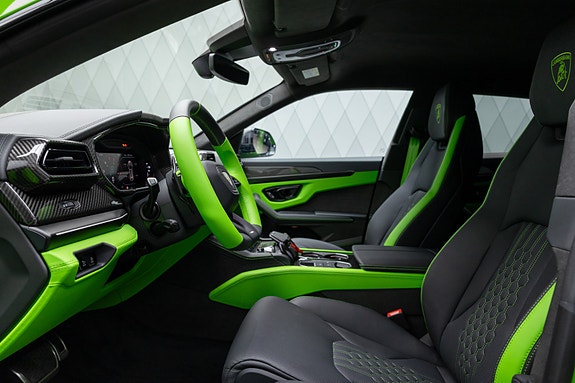 Lamborghini Urus 29 of 30