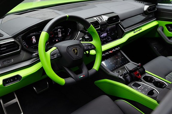 Lamborghini Urus 28 of 30