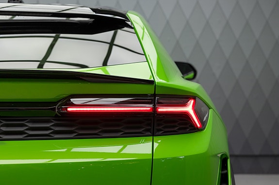 Lamborghini Urus 7 of 30