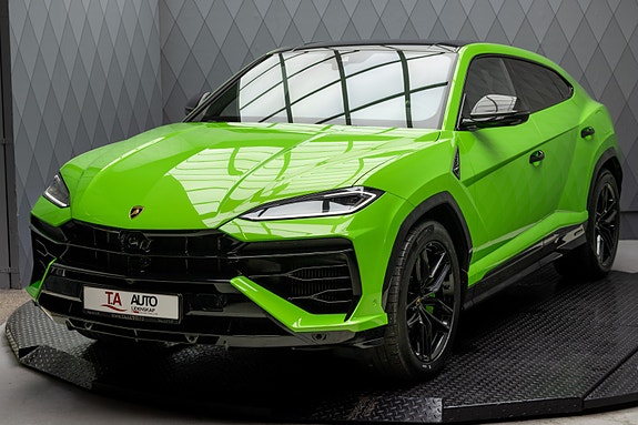 Lamborghini Urus 3 of 30