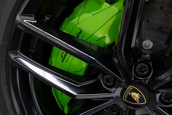 Lamborghini Urus 16 of 30