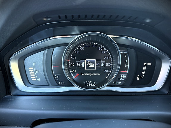 Volvo V70 9 of 28