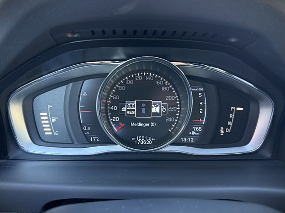 Volvo V70 8 of 28