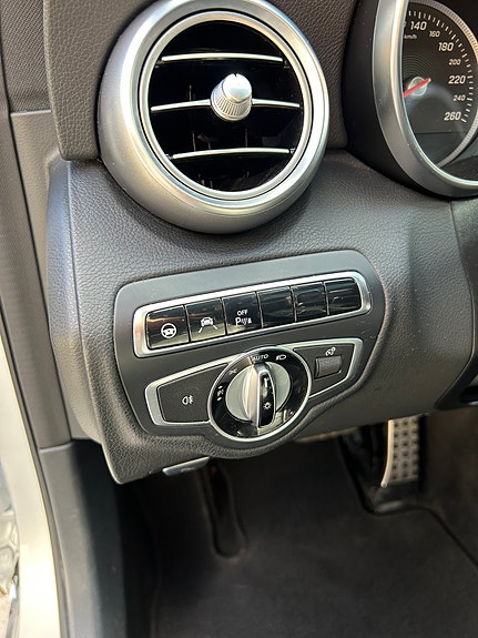 Mercedes-Benz C350 e 30 of 30