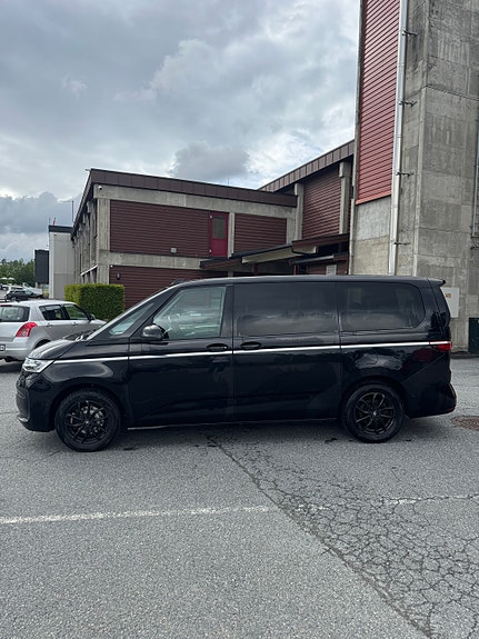 Volkswagen Multivan 2 of 22