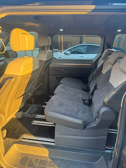 Volkswagen Multivan 14 of 22