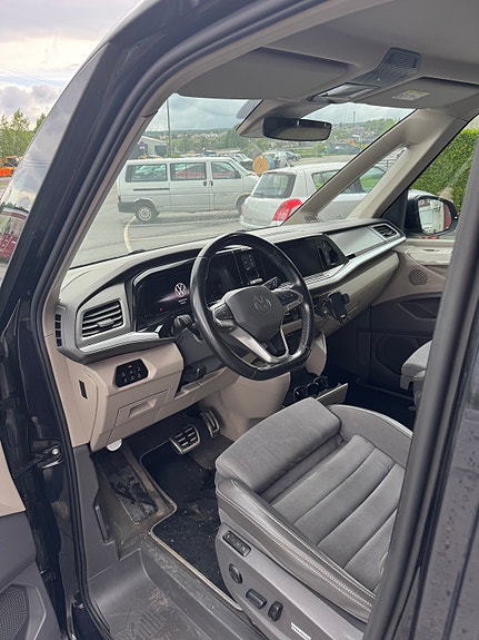 Volkswagen Multivan 9 of 22
