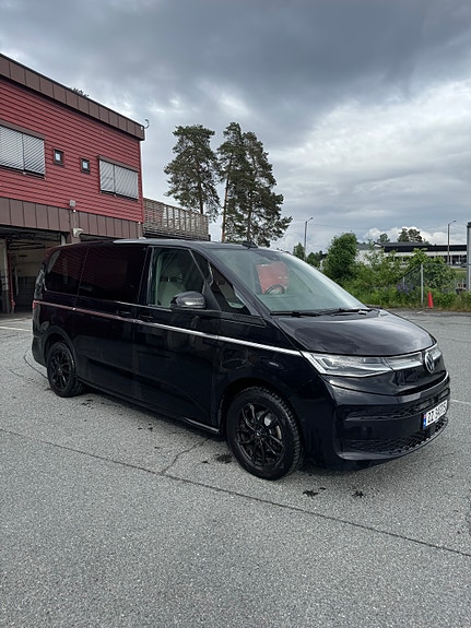 Volkswagen Multivan 7 of 22