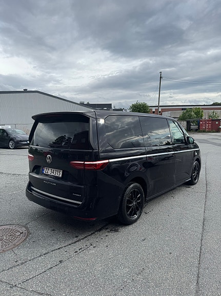 Volkswagen Multivan 5 of 22