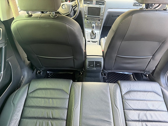 Volkswagen e-Golf VII 10 of 22