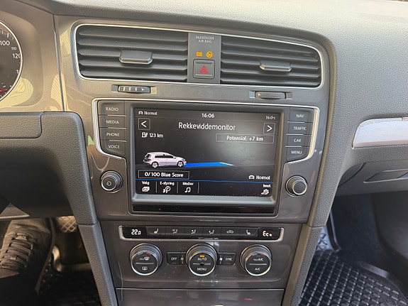 Volkswagen e-Golf VII 20 of 22