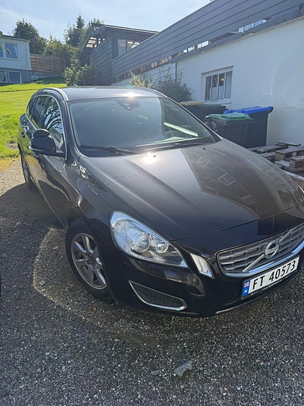 Volvo V60 2 of 11