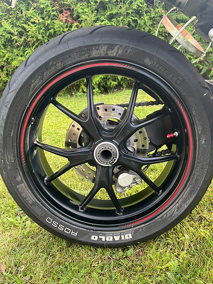 Ducati Hypermotard 1100 8 of 14