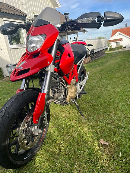 Ducati Hypermotard 1100 5 of 14