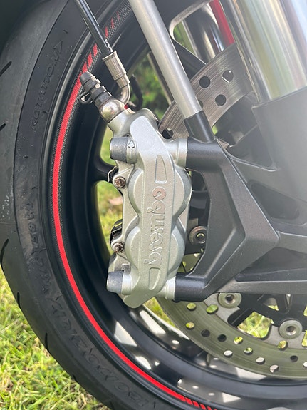 Ducati Hypermotard 1100 6 of 14