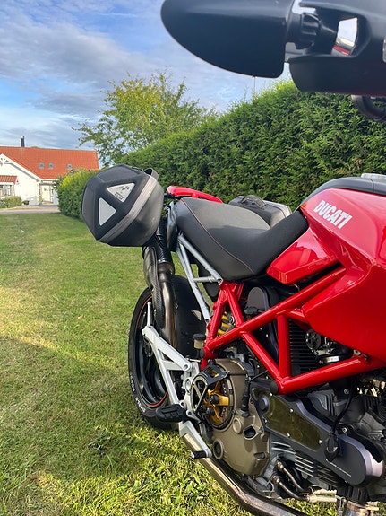 Ducati Hypermotard 1100 11 of 14