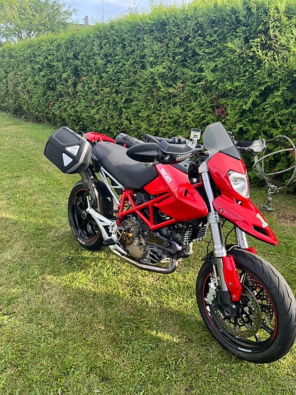 Ducati Hypermotard 1100 10 of 14