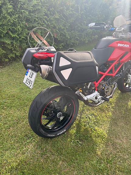 Ducati Hypermotard 1100 9 of 14