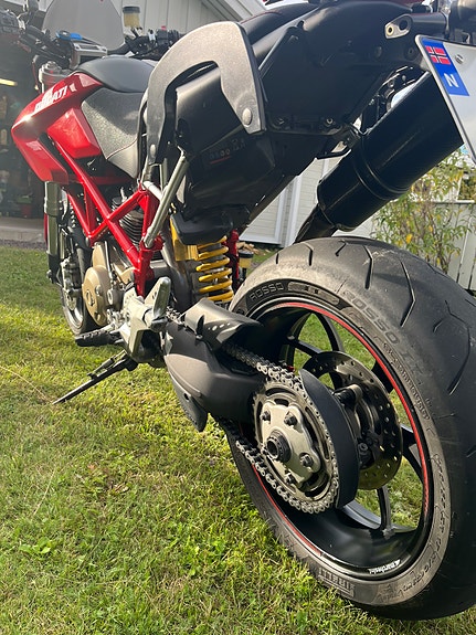 Ducati Hypermotard 1100 4 of 14