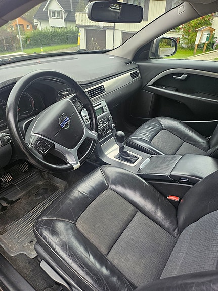 Volvo V70 5 of 11
