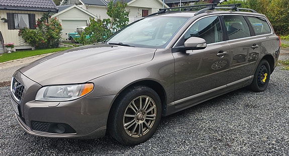 Volvo V70 2 of 11