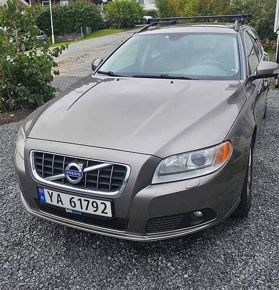 Volvo V70 3 of 11