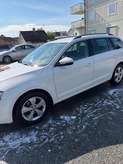 Skoda Octavia 2 of 10