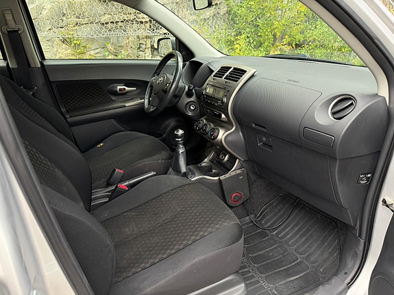 Toyota Urban Cruiser 9 of 25