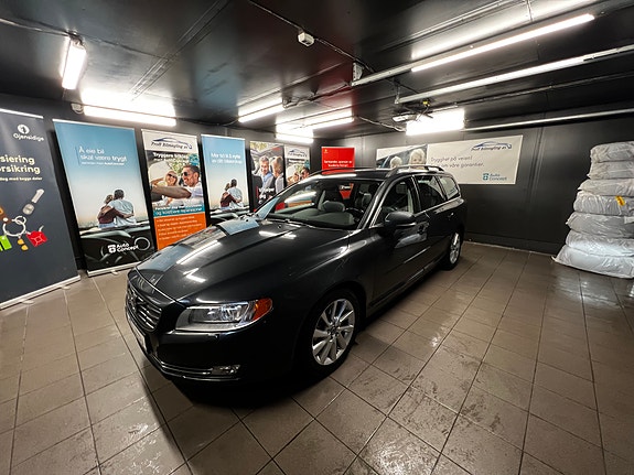 Volvo V70 3 of 30