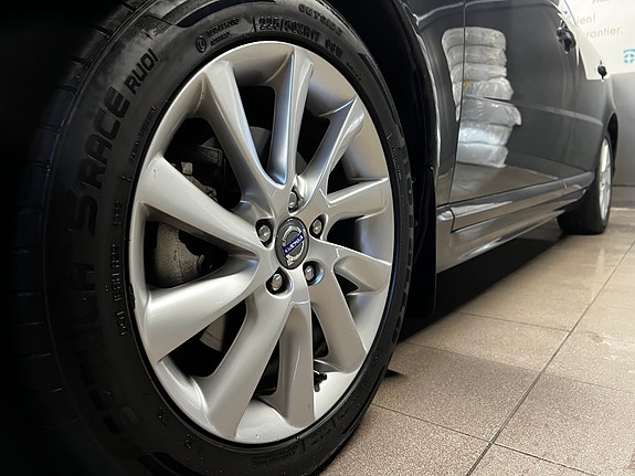 Volvo V70 13 of 30