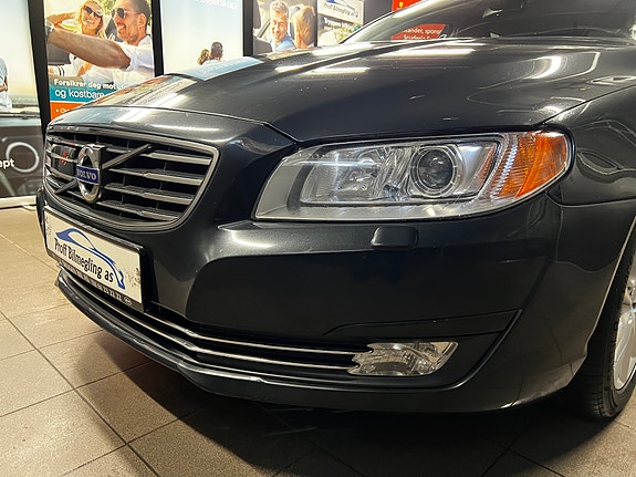 Volvo V70 12 of 30