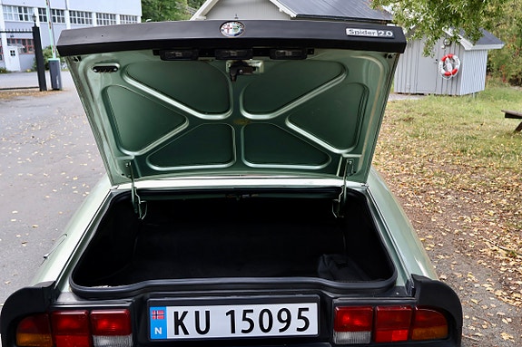 Alfa Romeo Spider 7 of 18