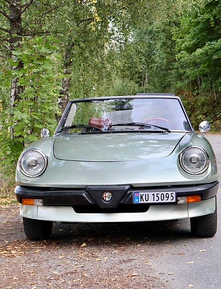 Alfa Romeo Spider 3 of 18