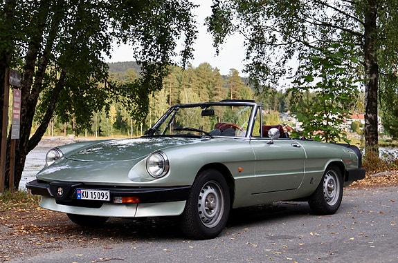 Alfa Romeo Spider 2 of 18